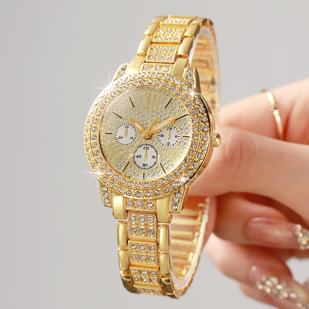 Fashion Decorative Three-eyes  - Luxury Watch Diamond 评论和价格
