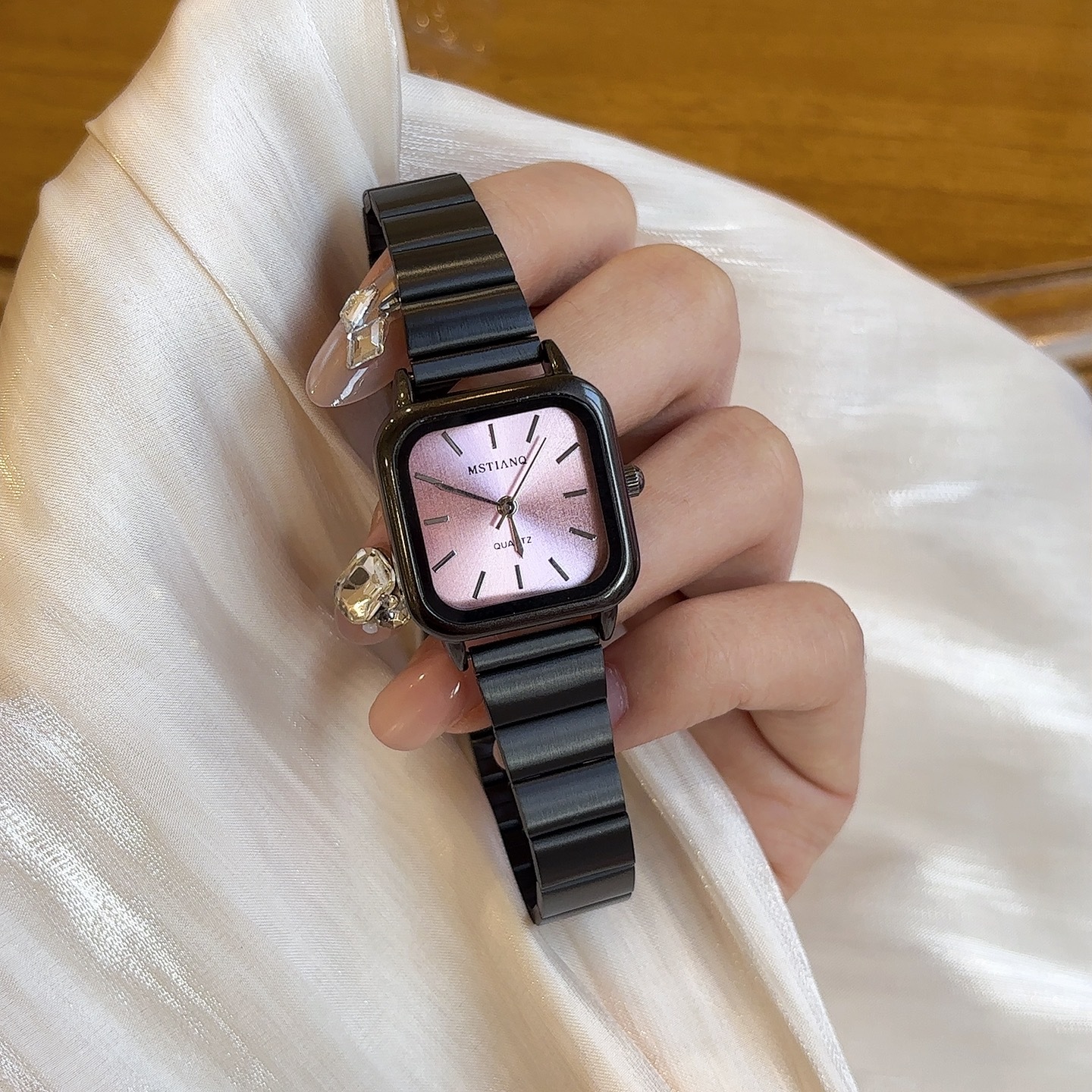 Hot Sale Brand Black Watch for - Luxury Watch Index 评论和价格