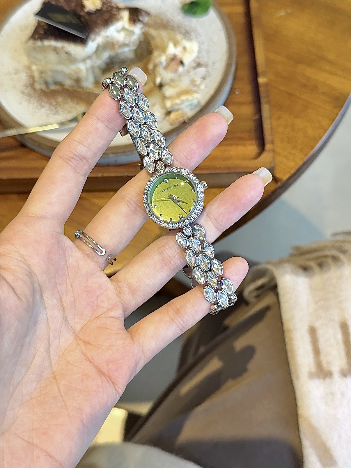 High-end women's watches with  - Luxury Watch Makes 评论和价格